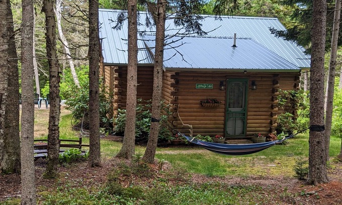 Lubec Cabin | Tiny cabin BIG CHARM/Military discount/Fire pit/Beach/No pet fee