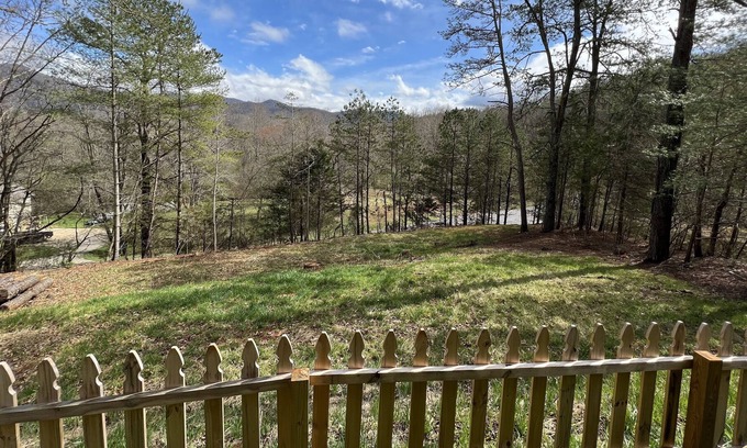 Franklin Cabin | Tiny cabin big mountain view,fast wifi,easy access