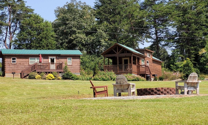 Mill Spring Cabin | TINY CABIN IN TRYON NC - 3 MILES TO TIEC- PET FRIENDLY