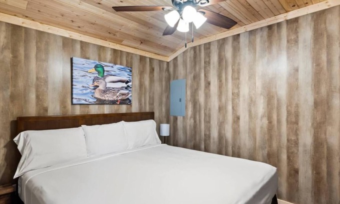 Albertville Apartment | Tiny cabin on 10 acres with pond