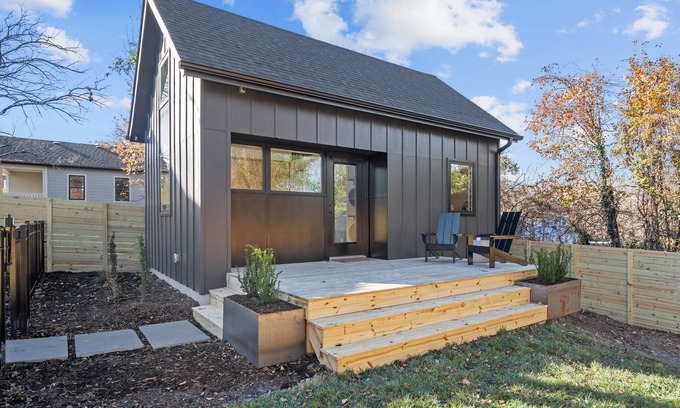 Durham House | Tiny Home a fantastic Location close to 9th Street!