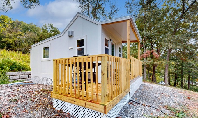 Maynardville Apartment | Tiny home studio with kitchenette, grill and front porch