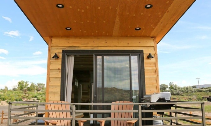 Escalante Apartment | Tiny‑Home W/King Bed, Fire Pit & Monument Views