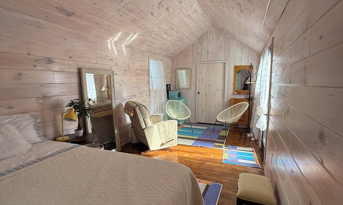 Dickel Apartment | Tiny House located behind the Bell Buckle Mosaic House in Bell Buckle, Tennessee