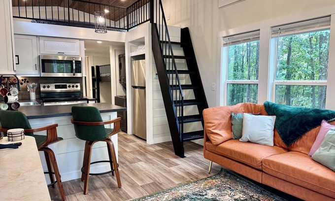 Mentone Cottage | Tiny House minutes from the HEART of MENTONE