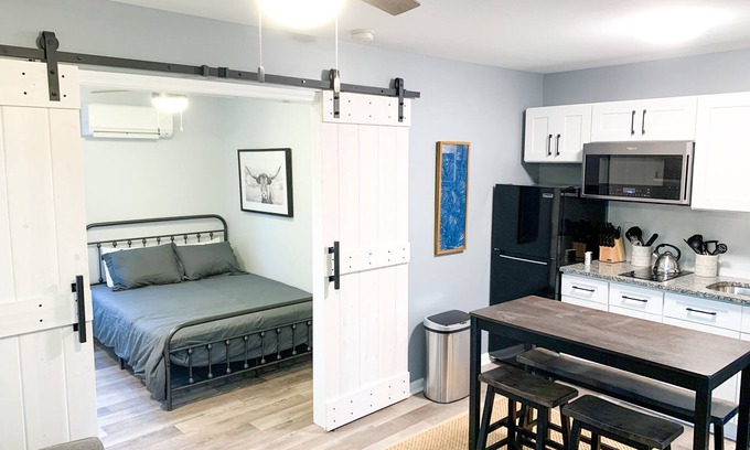 Durham Cottage | Tiny house- near Duke University/Hospital, walk to food