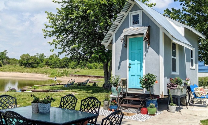 Plattsmouth Cabin | Tiny LAKE House! 10 Minutes from Omaha