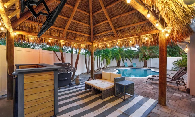 Coral Ridge Apartment | Tiny Pad 1Ml to Beach + FREE Heated Pool