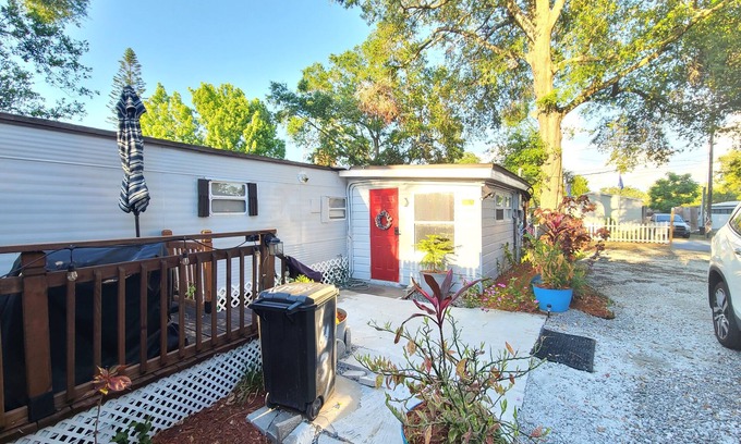 Casselberry House | Tiny remodel mobile home close to Orlando and Sanford Airport.