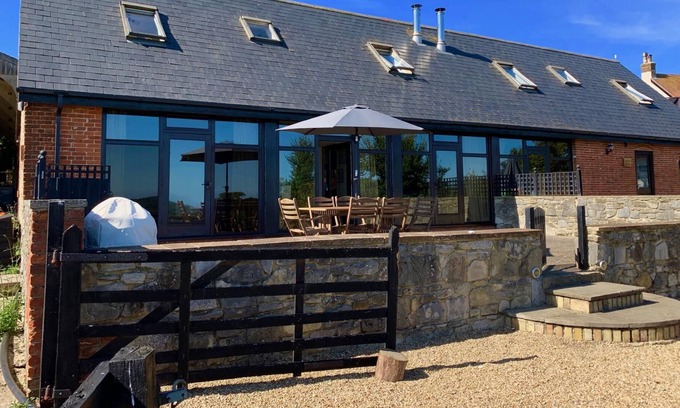 Ryde House | Tithe Barn a Stunning family home with views