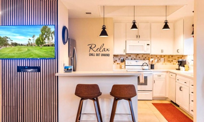 Palm Springs House | Tito's Getaway/Desert Princess Palm Springs Resort