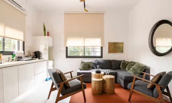Haifa Apartment | TNC - Boutique Apt, 11 Mins Walk to Bahai Gardens