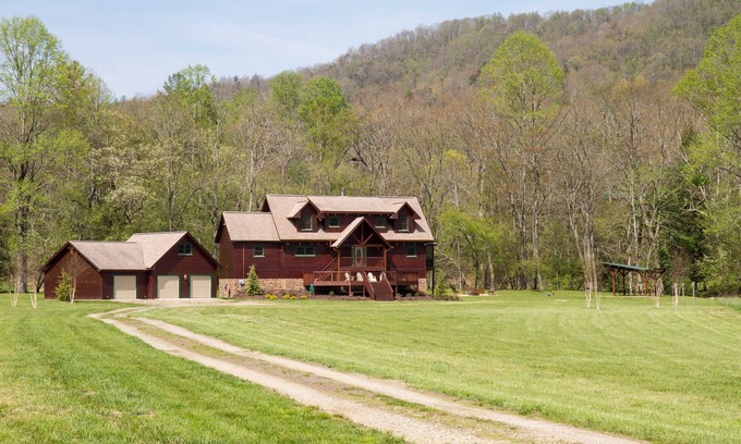 Suches Cabin | Toccoa River Frontage With Year-Round Mountain Views