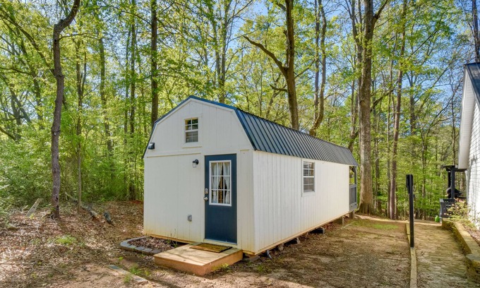 Toccoa Apartment | Toccoa Vacation Rental w/ On-Site Lake Access!