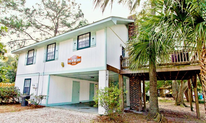 Tybee Island House | Toes in the Sand | Pet Friendly, Cottage!