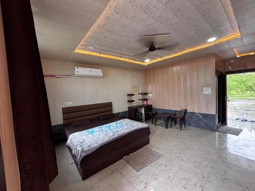 Basoda Resort | Tomar Paradise Resort