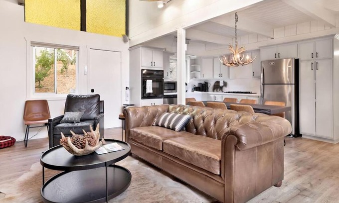 Upper Moonridge House | Tomeny Cabin- Relaxing Resort Chalet w/Foosball