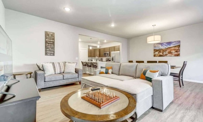 Stetson Hills House | Top Flight! Modern AC Fast WiFi Patio Garage