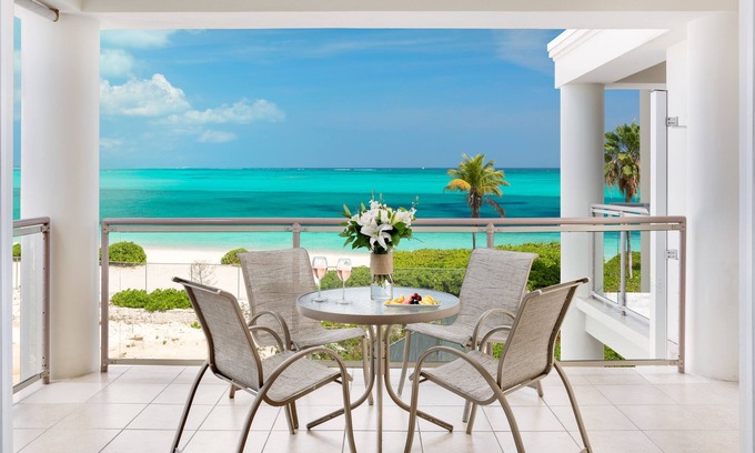 The Bight Condo | Top floor 2-bedroom Ocean Front Suite with amazing viewnnSleeps 6 adults, 2 kids