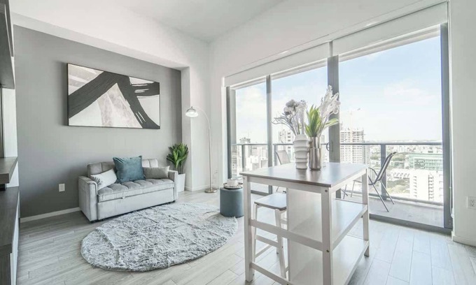 Downtown Miami Apartment | Top Floor City View Studio