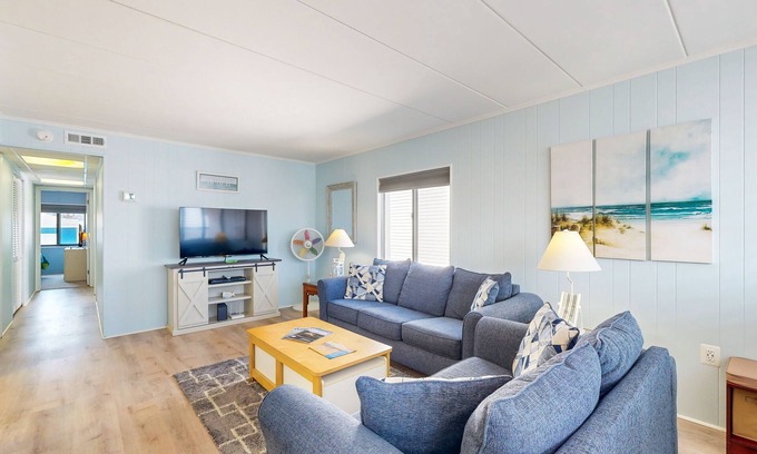 North Ocean City Condo | Top-floor condo with balcony, walk 1 minute to the beach