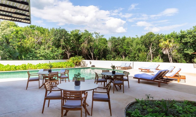 Akumal Apartment | Top Floor Jungle Apartment Pool Rooftop BBQ 402A