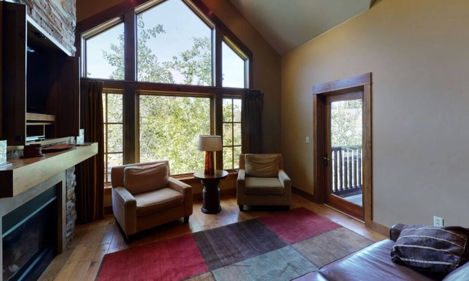 Tamarack Condo | Top Floor Lake View | Resort Amenities