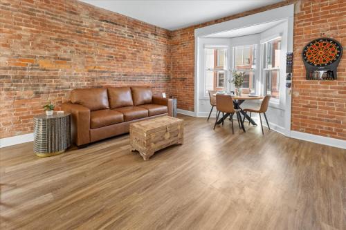 Lockerbie Square Apartment | Top Floor - Mass Ave in Heart of Indy with Balcony