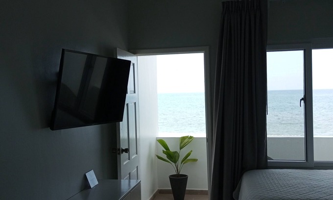 Sector 2 Hotel | Top floor stylish Queen room, balcony with great Caribbean view. Parking,Netflix