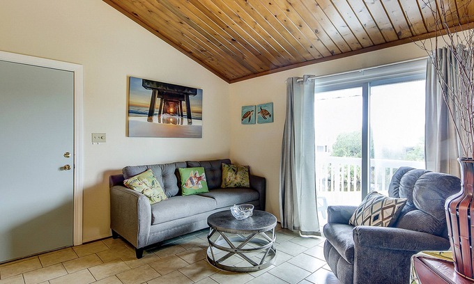 Ocean Ridge Condo | Top-floor villa with fairway views - central AC, private W/D, WiFi - Dogs OK