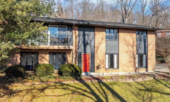 Roselawn Finance House | Top Notch City Escape – A Fusion of Rest and Fun!