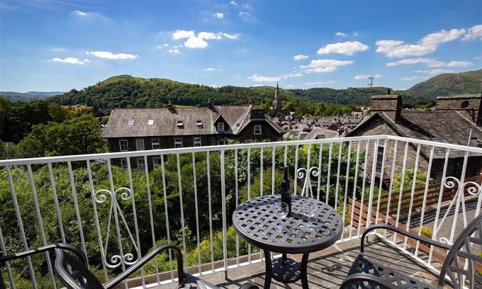 Ambleside Cottage | TOP NOTCH, family friendly, with a garden in Ambleside