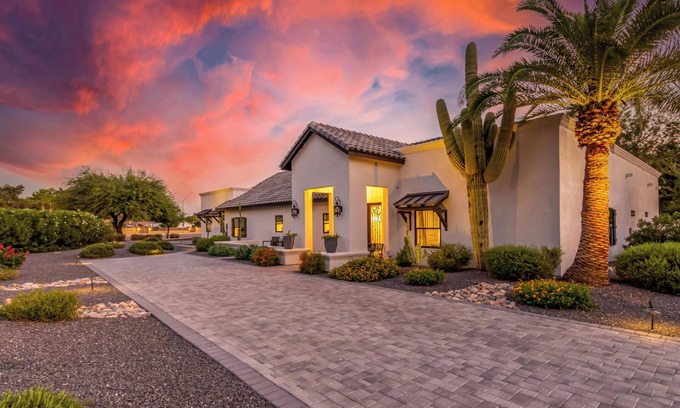 Paradise Valley Village House | Top-Notch Villa in Central Scottsdale