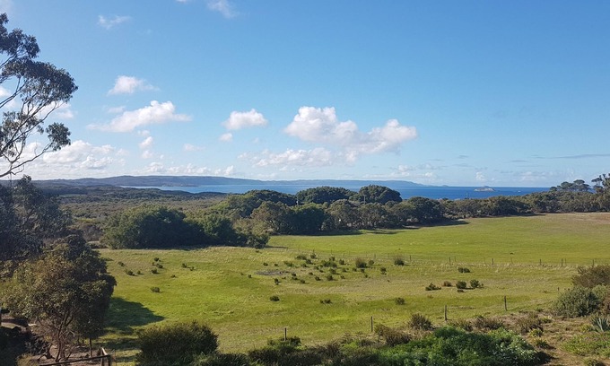 Kronkup Apartment | Torbay Seaview – Enjoy Oceanview’s from the spa bath