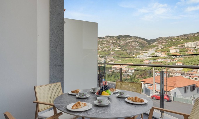 Camara de Lobos Apartment | Torre Palace I by Atlantic Holiday