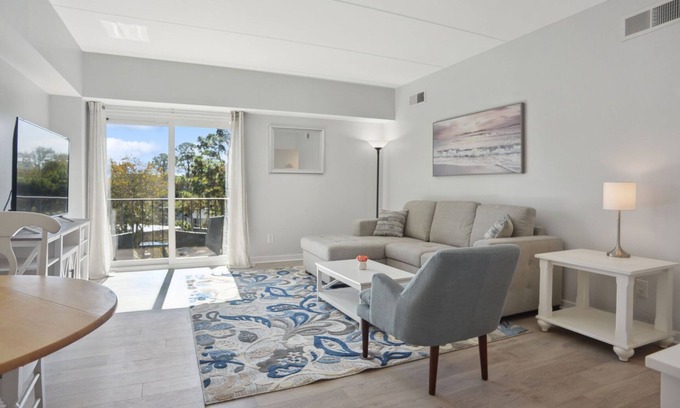 Hilton Head Island Apartment | Totally Renovated 1BR/1BA/All New Furniture/Sofa Bed/Balcony/Walk-In Shower/WiFi