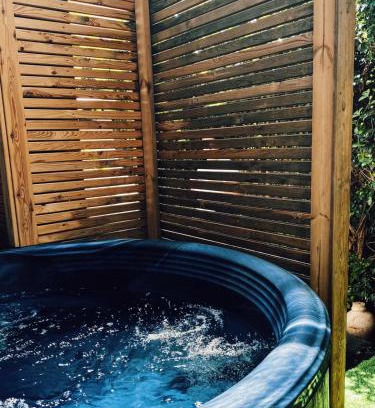 Shlomi Cabin | Touch of Rose