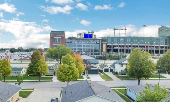 Green Bay House | Touchdown! Updated 5-Star Home w/Party Garage & Fabulous Lambeau Field Views!