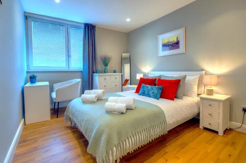 Wapping Apartment | Tower of London Escape Modern 2 bed Flat