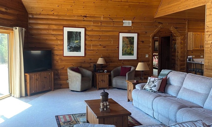 Wisconsin Dells House | Towering Pines Lodge: A Hidden Haven 10 Miles from Wisconsin Dells