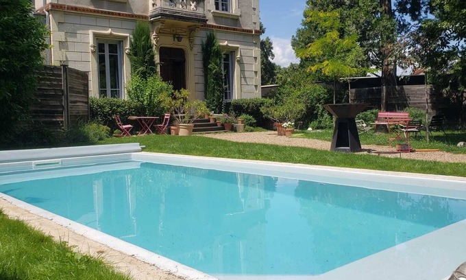 Villefranche-sur-Saone House | Town house with garden and pool/Lyon and Beaujolais