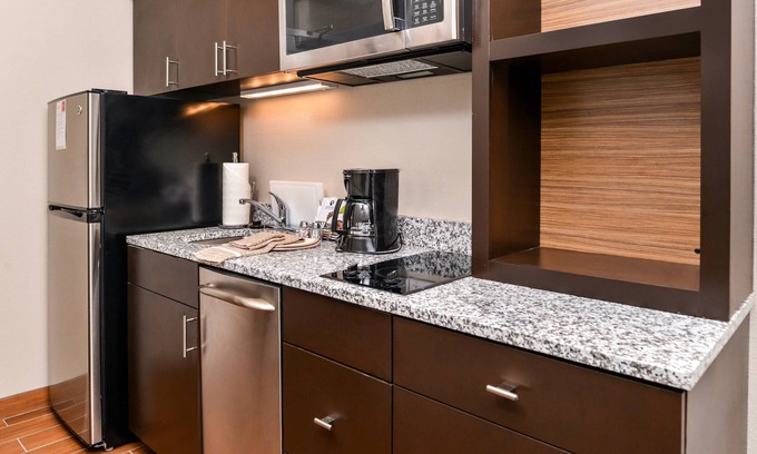 West Ashley Hotel | TownePlace Suites by Marriott Charleston-West Ashley