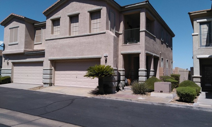 McCullough Hills House | Townhome in gated community for 1 or 2 people close to Las Vegas