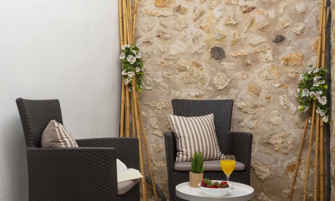 Pollensa Ski Chalet | Townhouse Lleó 72 in Pollensa By home villas 360