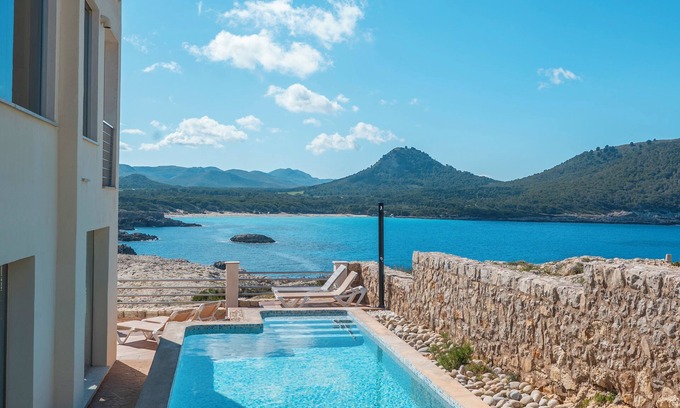 Cala Agulla Apartment | Townhouse with private pool in front of the sea