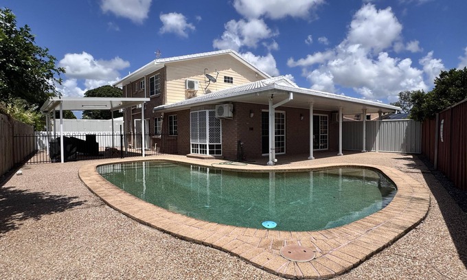 Annandale House | Townsville Apartments & Homes On Wistaria - Executive 4 bedroom house in Annandale