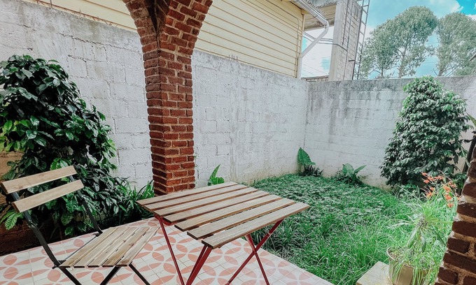 Del Cerrillo Apartment | Traditional apt with garden, chimney, parking and good Wifi next to center