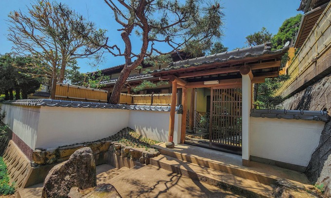 Soeda House | Traditional Samurai Experience! Samurai Manner Tea House w/real Hinoki bath.