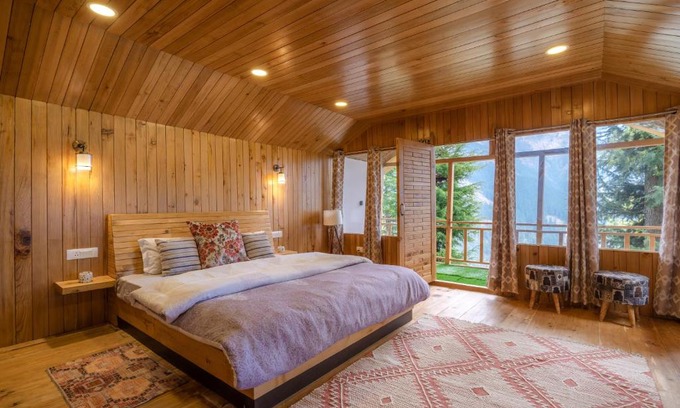 Banjar Cabin | Tragopan Chalet’s- Oak Luxury Cabin with balcony