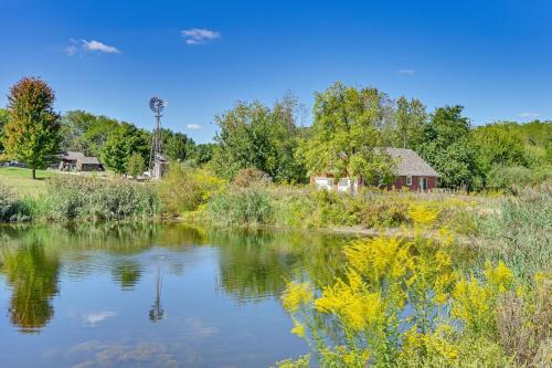 Rockfield Apartment | Trails and Fishing Pond at Serene Delphi Getaway